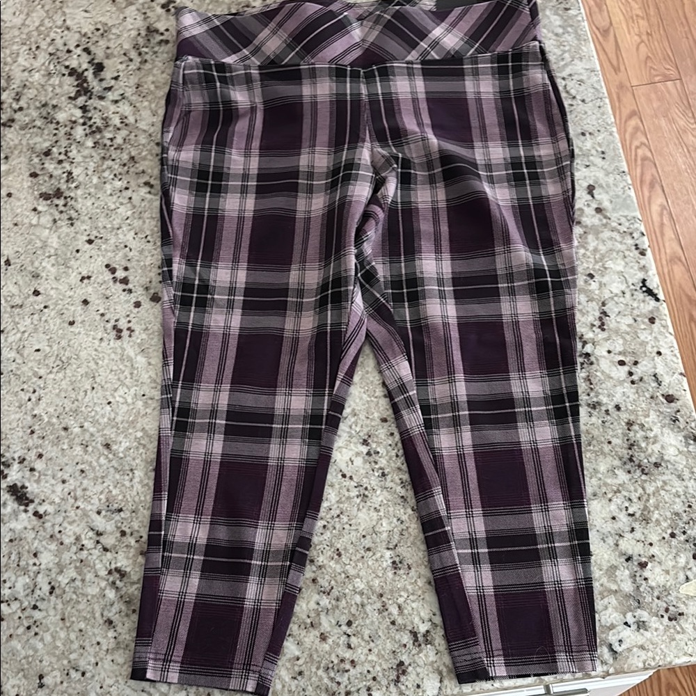 Plaid Leggings in Purple and Black